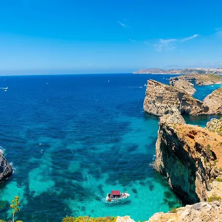Seaview And Wellness Penthouse In Gozo - Happy *