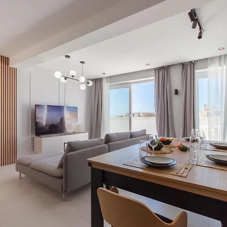 Seaview And Wellness Penthouse In Gozo - Happy